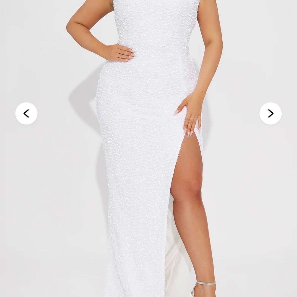 Elegant White Sleeveless Dress